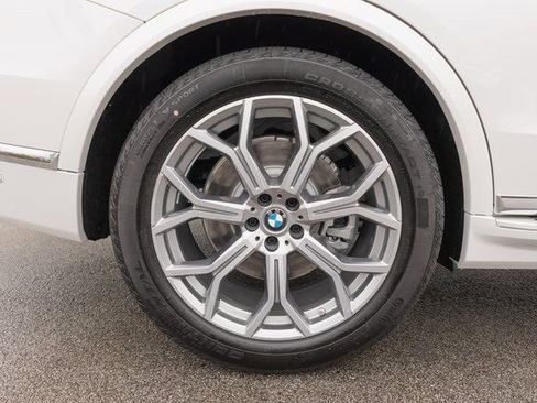New 2025 BMW X7 xDrive40i image 11