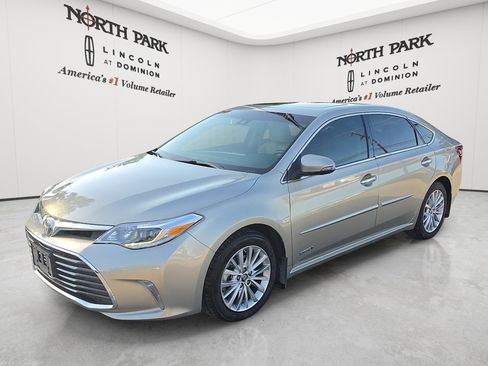 Used 2018 Toyota Avalon Limited FWD image 1