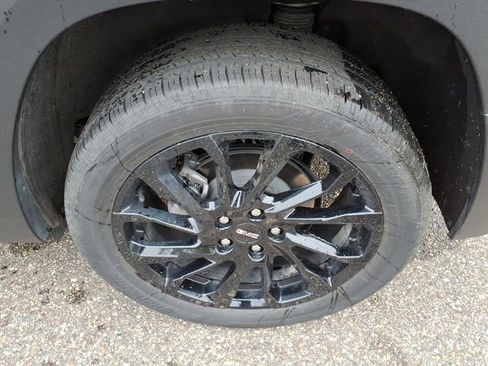 Used 2024 GMC Terrain SLE w/ Driver Convenience Package image 20