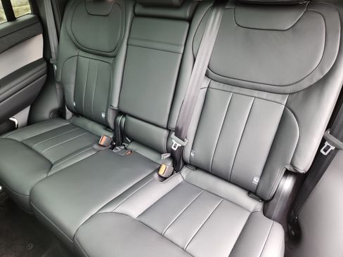 Used 2025 Land Rover Range Rover Sport SE image 25