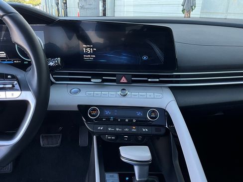 Used 2025 Hyundai Elantra Limited image 15