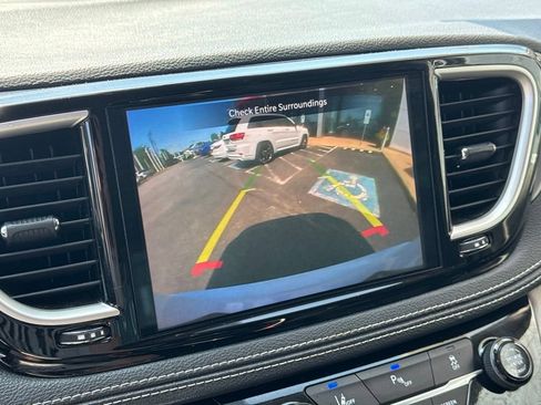 Used 2024 Chrysler Pacifica Limited FWD image 42