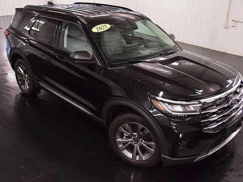 Used 2025 Ford Explorer Active w/ Active Comfort Package AWD/4WD image 9