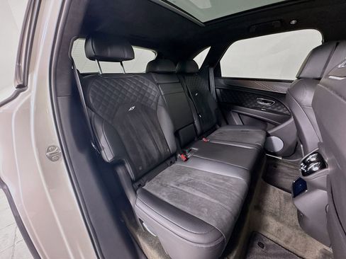 Used 2022 Bentley Bentayga image 26
