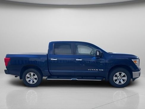 Used 2019 Nissan Titan SV w/ SV Convenience Package image 6