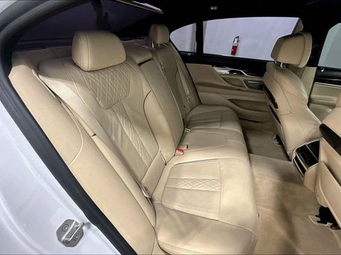 Used 2019 BMW 750i xDrive w/ Executive Package image 37