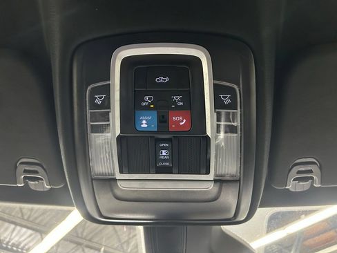 Used 2025 RAM 1500 Laramie AWD/4WD image 22