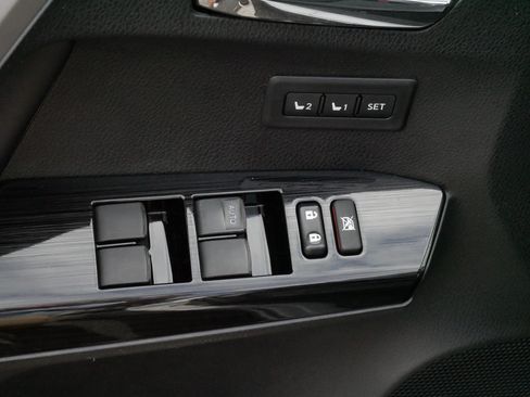 Used 2018 Toyota RAV4 Limited w/ Protection Package AWD/4WD image 19
