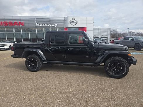 Used 2021 Jeep Gladiator Sport AWD/4WD image 10