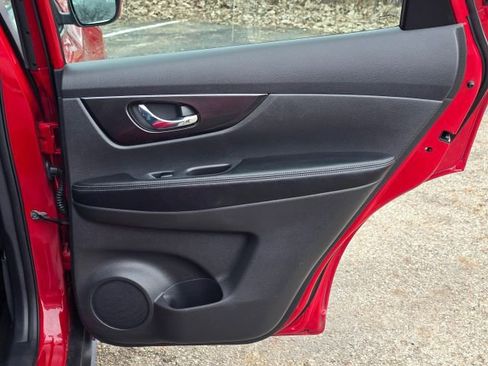 Used 2017 Nissan Rogue S image 14