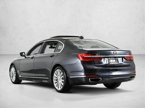 Used 2018 BMW 740i xDrive image 8