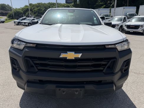 Used 2023 Chevrolet Colorado W/T AWD/4WD image 2