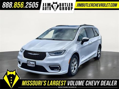 Used 2023 Chrysler Pacifica Limited image 1