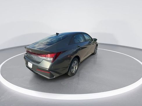 New 2026 Hyundai Elantra SE image 8