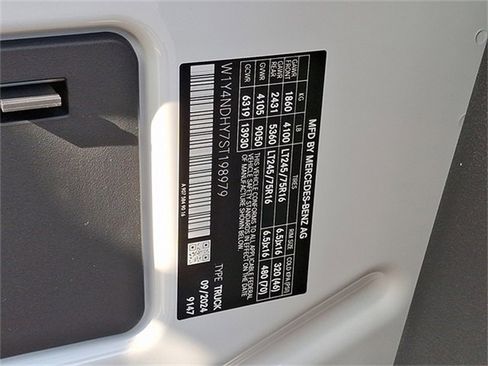 Used 2025 Mercedes-Benz Sprinter 2500 image 25