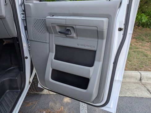 Certified 2024 Ford E-450 and Econoline 450 Super Duty w/ Power Windows & Locks Group RWD image 23