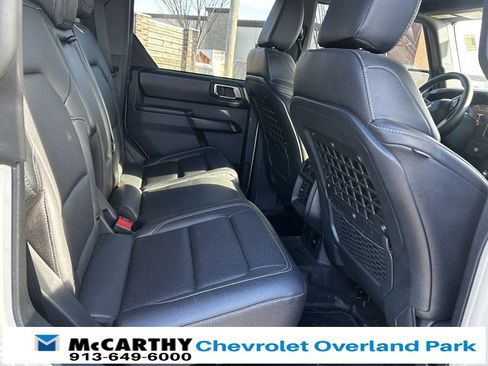 Used 2025 Ford Bronco Badlands image 13