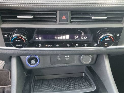 Used 2024 Nissan Rogue SV w/ SV Premium Package FWD image 21