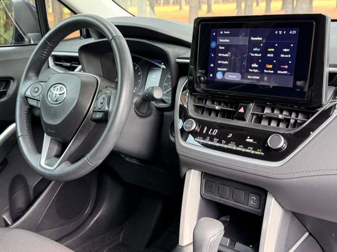 Used 2024 Toyota Corolla Cross LE FWD image 18