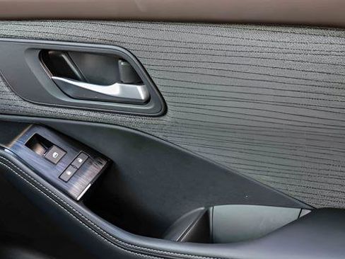 Certified 2022 Nissan Rogue SV image 16