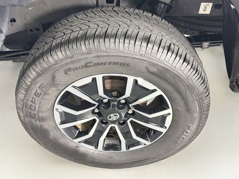 Used 2022 Toyota Tacoma TRD Sport w/ Technology Package RWD image 32