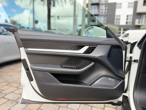 Used 2020 Porsche Taycan Turbo S image 34