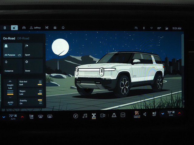 Used 2024 Rivian R1S AWD Adventure image 46