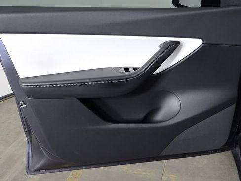 Used 2020 Tesla Model Y Performance image 17