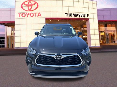 New 2026 Toyota Highlander Platinum AWD/4WD image 2