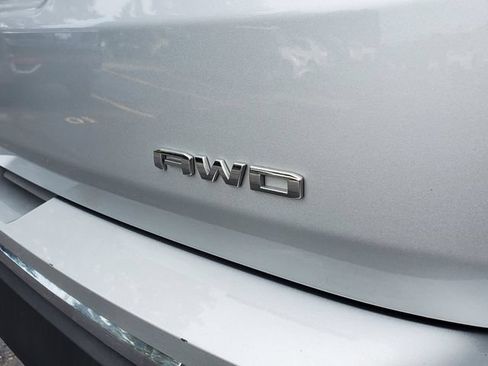 Used 2022 GMC Terrain SLT w/ Infotainment Package II AWD/4WD image 10