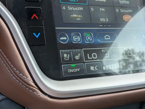 Certified 2025 Subaru Outback Touring XT AWD/4WD image 32
