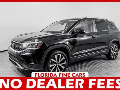 Used 2022 Volkswagen Taos SE FWD image 1