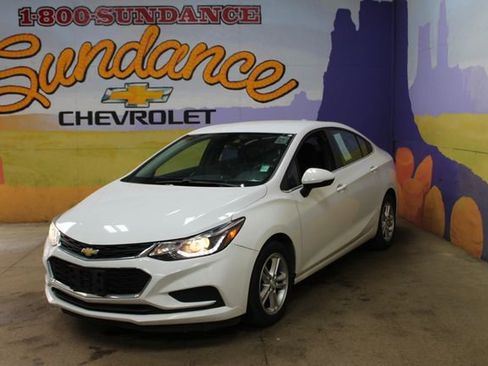 Used 2016 Chevrolet Cruze LT w/ LT Convenience Package FWD image 2