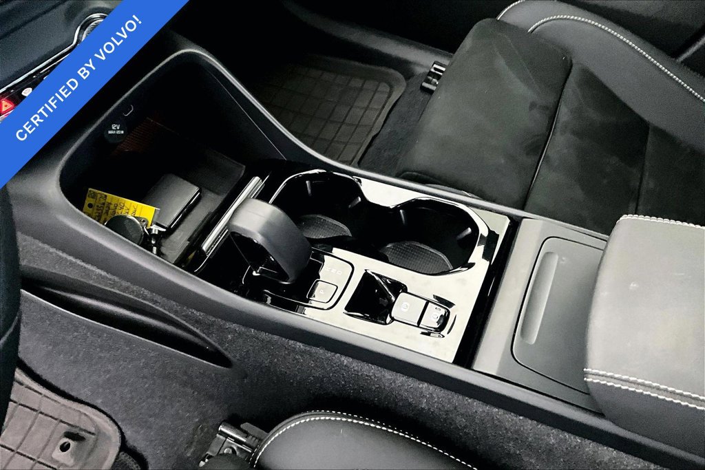 Used 2024 Volvo XC40 B5 Plus w/ Protection Package Premier AWD/4WD image 16