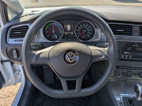 Used 2016 Volkswagen e-Golf SE FWD image 13