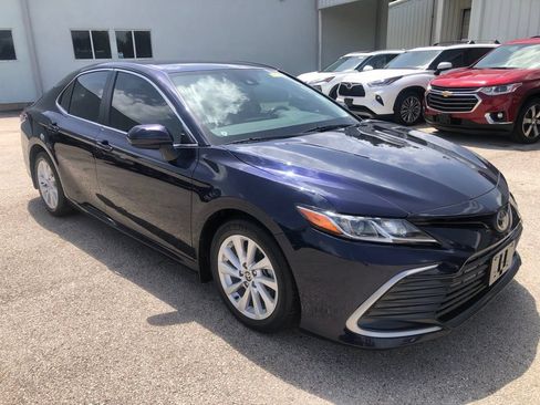 Used 2021 Toyota Camry LE FWD image 2