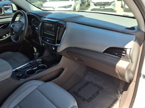 Used 2019 Chevrolet Traverse LT FWD image 22