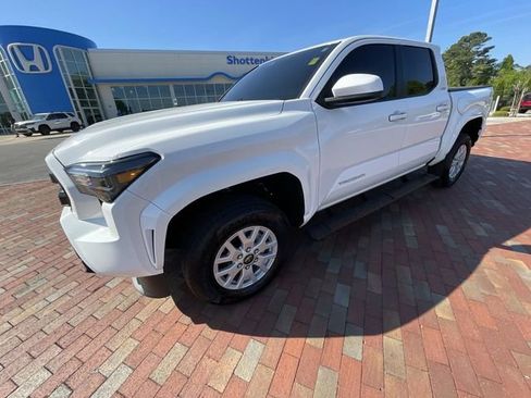Used 2025 Toyota Tacoma SR5 w/ SR5 Upgrade Package AWD/4WD image 27