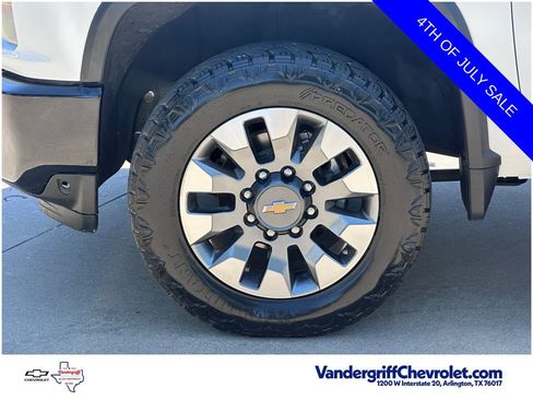 Used 2022 Chevrolet Silverado 2500 Custom w/ Custom Value Package AWD/4WD image 7