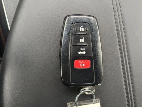 Used 2021 Toyota Avalon XSE image 34