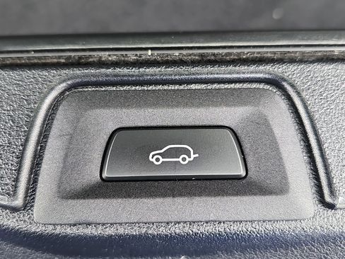 Used 2025 BMW X5 sDrive40i w/ Premium Package image 13