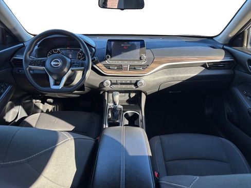 Used 2024 Nissan Altima 2.5 SV image 17