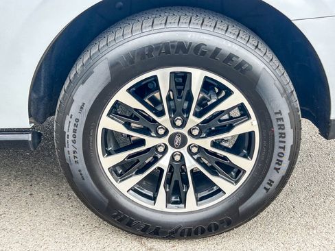 Used 2025 Ford Expedition Platinum AWD/4WD image 11