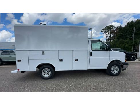 New 2025 Chevrolet Express 3500 Work Van w/ Power Convenience Package image 9