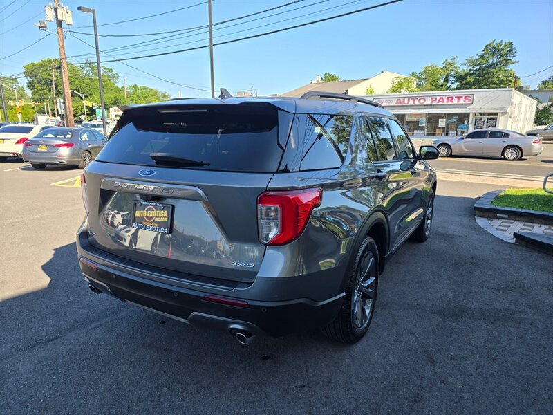 Used 2023 Ford Explorer XLT w/ Equipment Group 202A AWD/4WD image 3