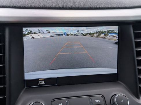 Used 2023 GMC Acadia SLE w/ Driver Convenience Package FWD image 19