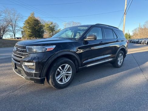 Used 2022 Ford Explorer XLT w/ Equipment Group 202A image 7