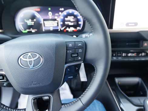 Certified 2026 Toyota Crown XLE image 18