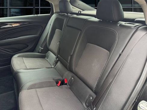 Used 2018 Buick Regal Preferred FWD image 13