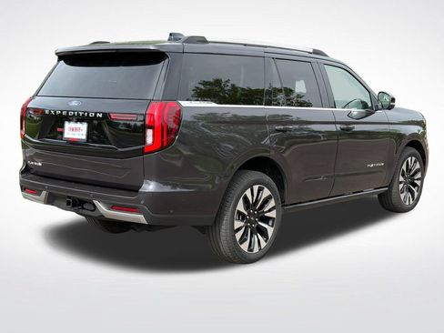 Used 2025 Ford Expedition Platinum w/ Driver's Package AWD/4WD image 6
